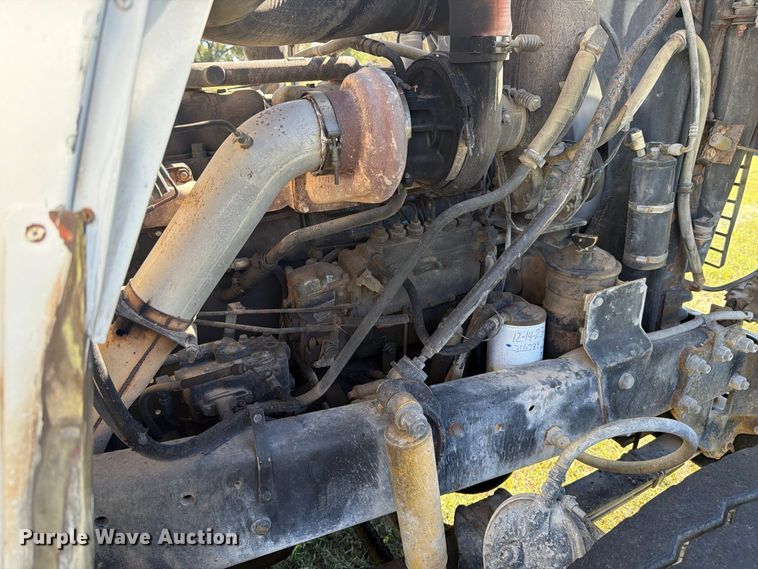 image for item DV8732 1985 Mack R semi truck