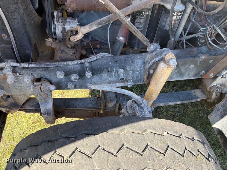 image for item DV8732 1985 Mack R semi truck