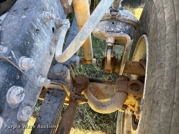 image for item DV8732 1985 Mack R semi truck
