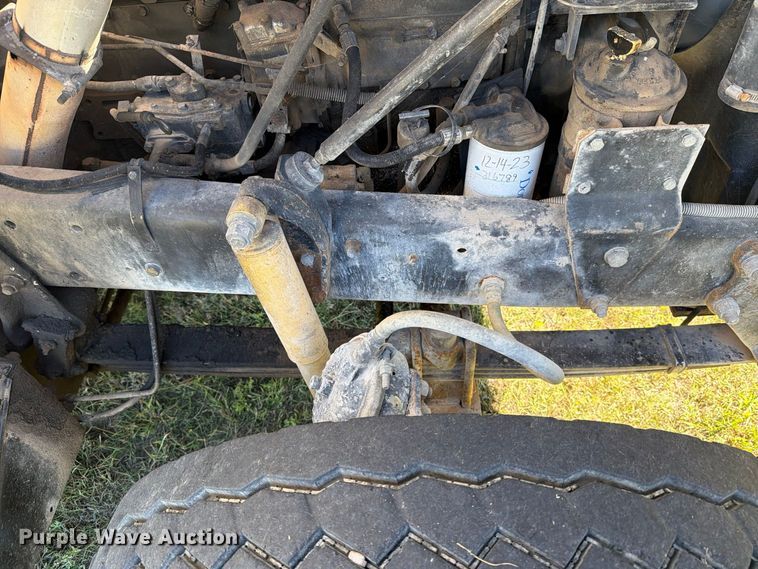 image for item DV8732 1985 Mack R semi truck