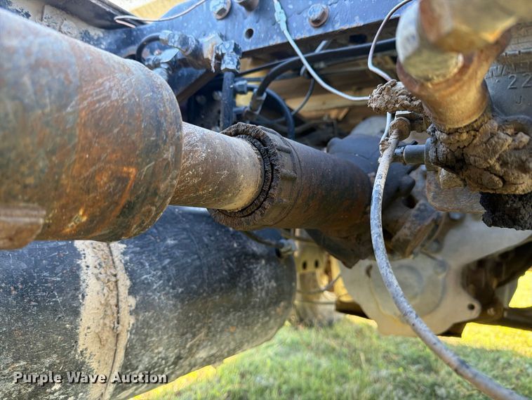 image for item DV8732 1985 Mack R semi truck