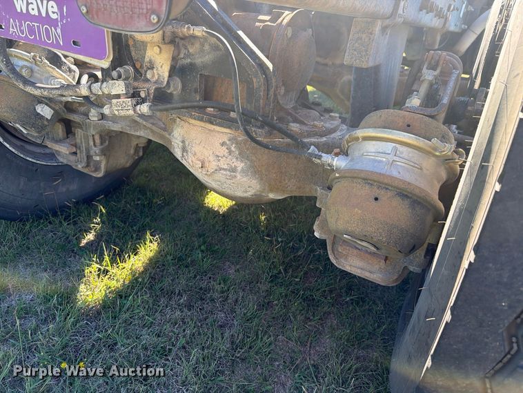 image for item DV8732 1985 Mack R semi truck