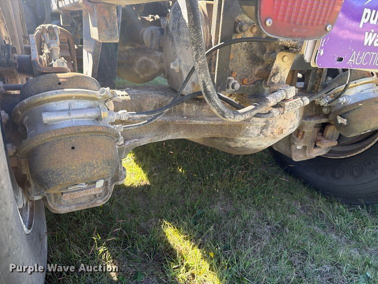image for item DV8732 1985 Mack R semi truck