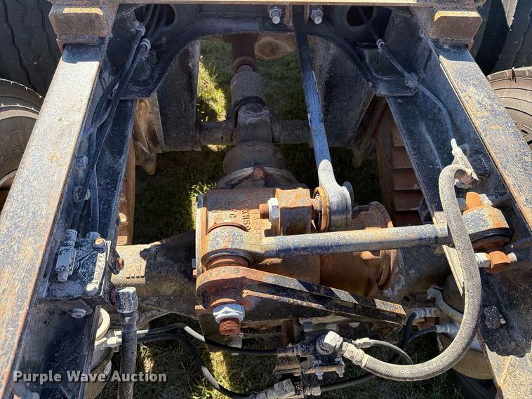 image for item DV8732 1985 Mack R semi truck
