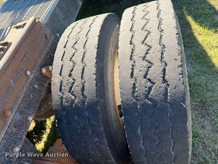 image for item DV8732 1985 Mack R semi truck