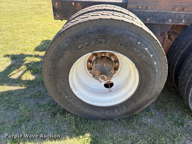 image for item DV8732 1985 Mack R semi truck
