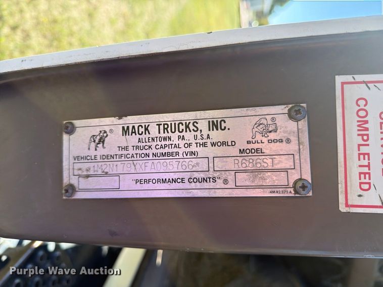 image for item DV8732 1985 Mack R semi truck