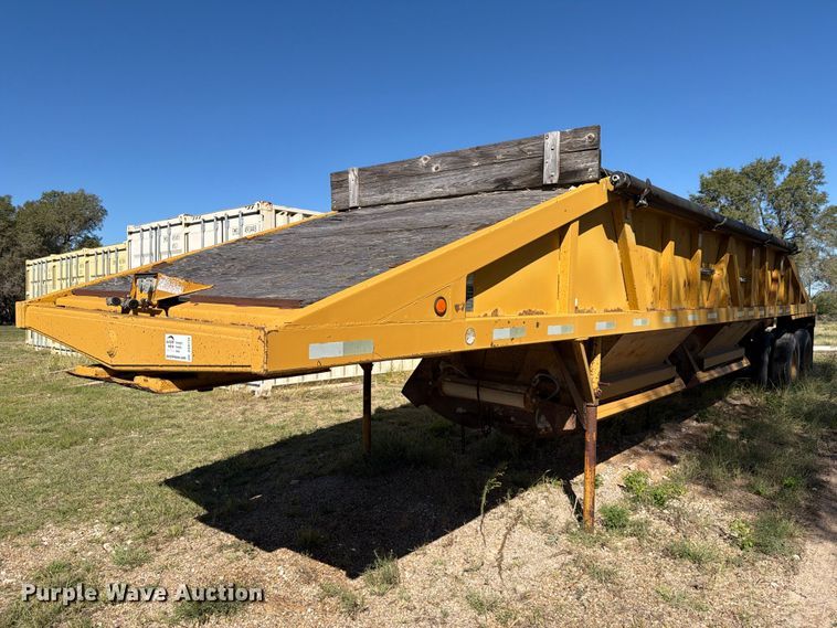 image for item DV8734 1987 Ranch Manufacturing bottom dump trailer