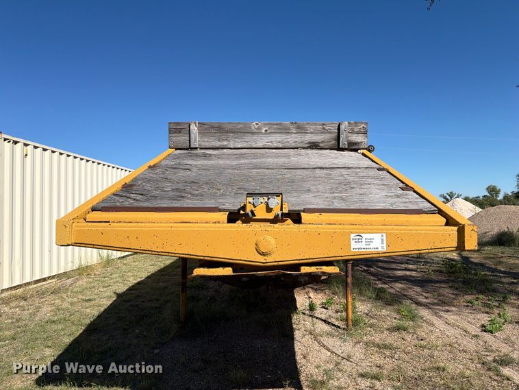 image for item DV8734 1987 Ranch Manufacturing bottom dump trailer