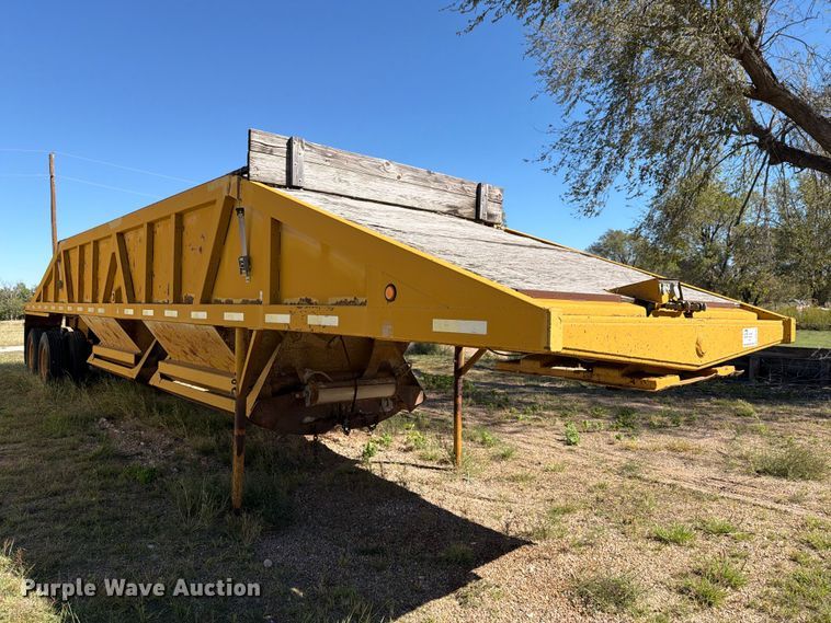 image for item DV8734 1987 Ranch Manufacturing bottom dump trailer