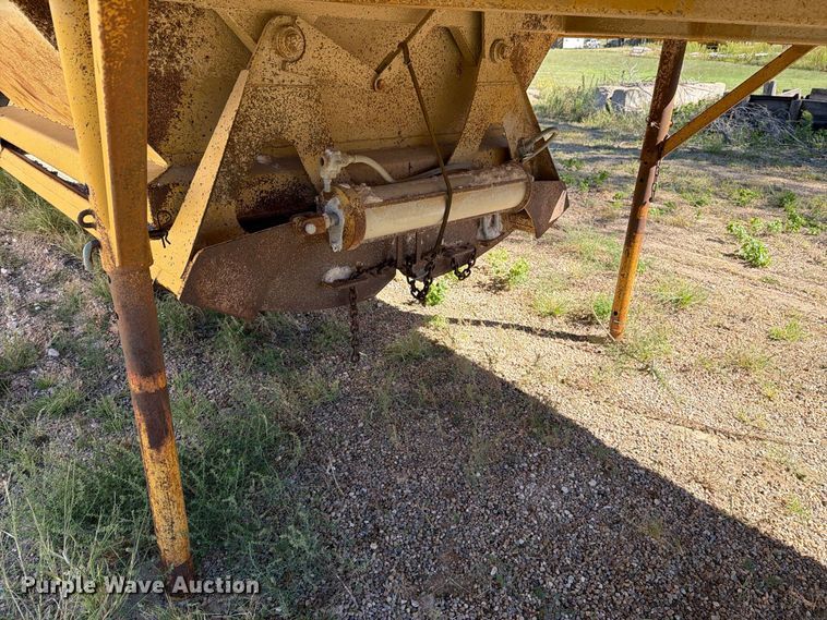 image for item DV8734 1987 Ranch Manufacturing bottom dump trailer