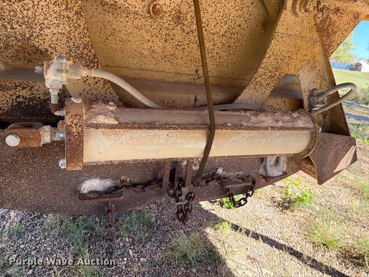 image for item DV8734 1987 Ranch Manufacturing bottom dump trailer