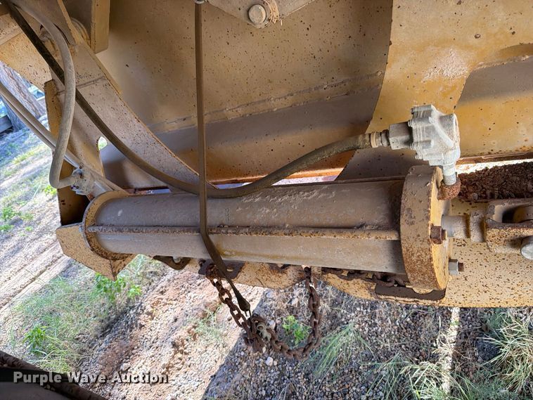 image for item DV8734 1987 Ranch Manufacturing bottom dump trailer