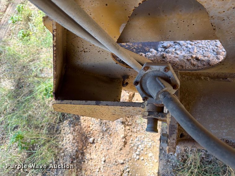 image for item DV8734 1987 Ranch Manufacturing bottom dump trailer