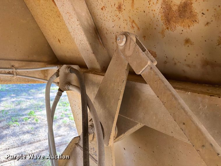image for item DV8734 1987 Ranch Manufacturing bottom dump trailer