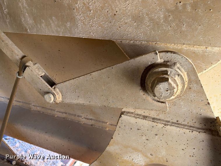 image for item DV8734 1987 Ranch Manufacturing bottom dump trailer