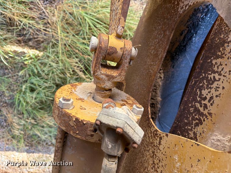 image for item DV8734 1987 Ranch Manufacturing bottom dump trailer