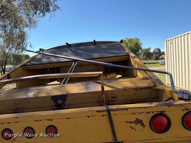 image for item DV8734 1987 Ranch Manufacturing bottom dump trailer