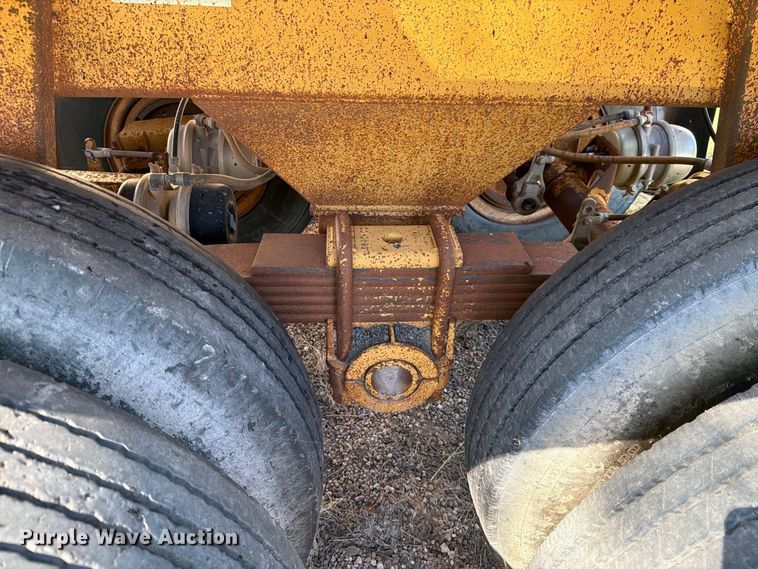 image for item DV8734 1987 Ranch Manufacturing bottom dump trailer