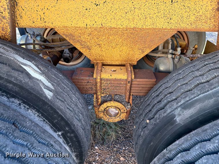 image for item DV8734 1987 Ranch Manufacturing bottom dump trailer