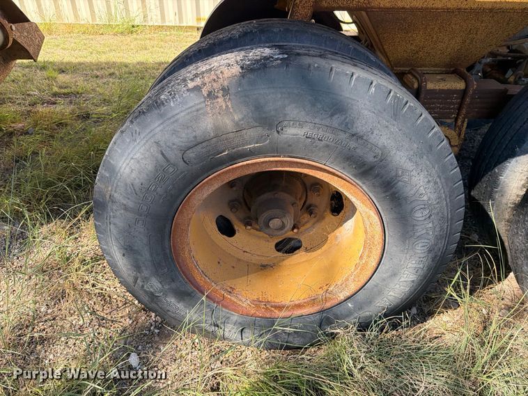 image for item DV8734 1987 Ranch Manufacturing bottom dump trailer
