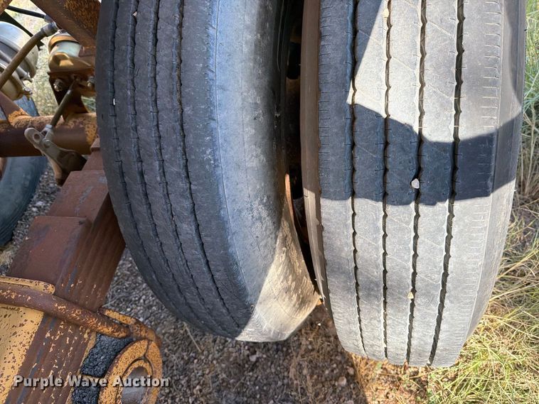 image for item DV8734 1987 Ranch Manufacturing bottom dump trailer