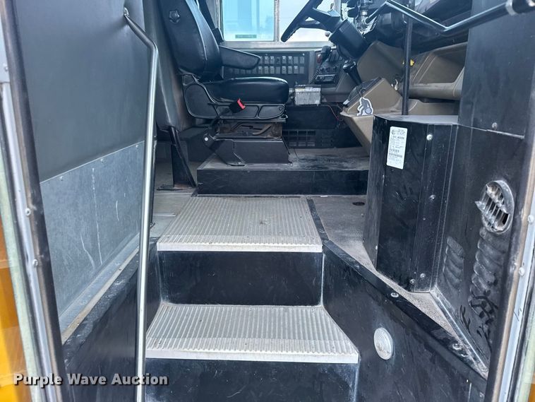 image for item DY3152 2005 Freightliner Fs 65 Chassis School bus