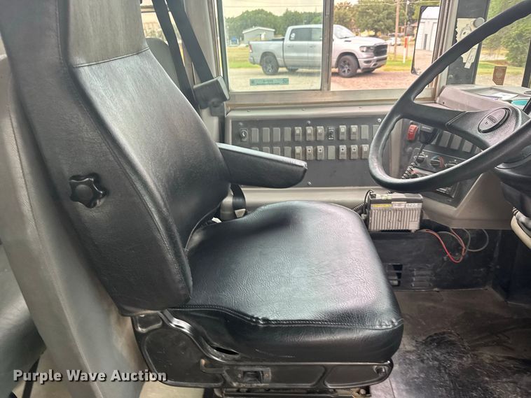 image for item DY3152 2005 Freightliner Fs 65 Chassis School bus