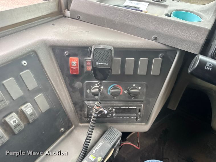 image for item DY3152 2005 Freightliner Fs 65 Chassis School bus