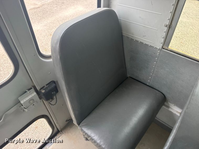 image for item DY3152 2005 Freightliner Fs 65 Chassis School bus