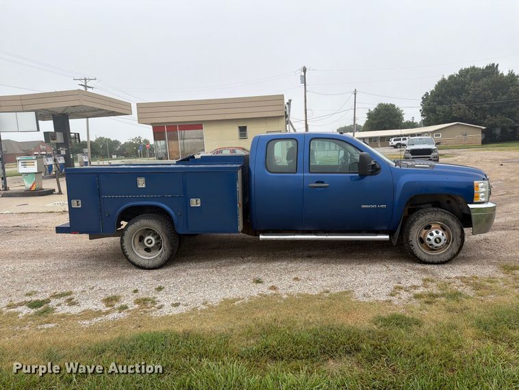 image for item DY3453 2012 Chevrolet Silverado 3500HD Ext. Cab utility bed pickup truck