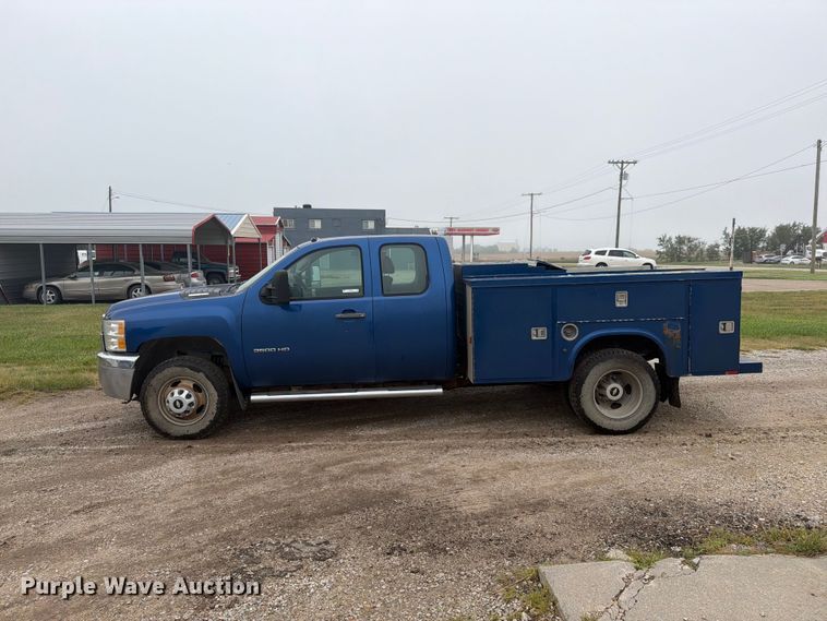 image for item DY3453 2012 Chevrolet Silverado 3500HD Ext. Cab utility bed pickup truck