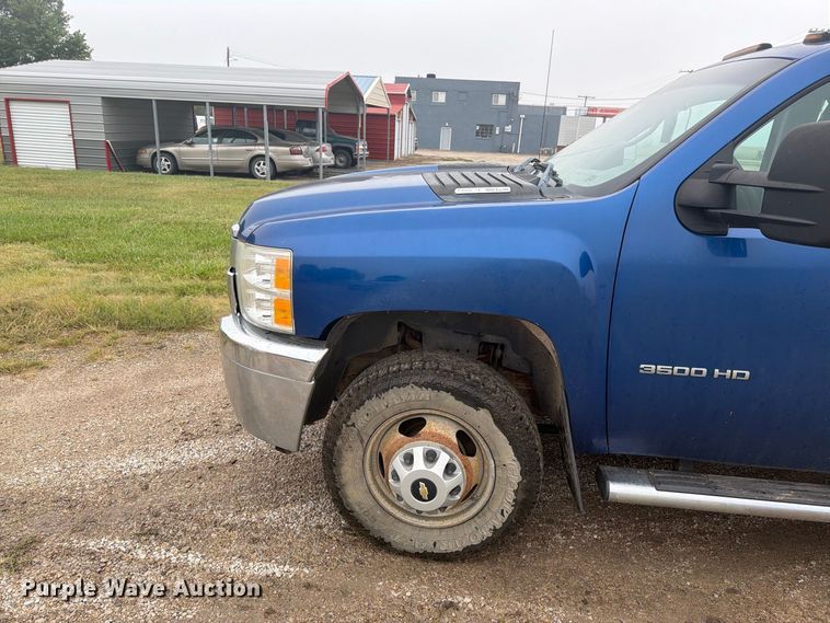 image for item DY3453 2012 Chevrolet Silverado 3500HD Ext. Cab utility bed pickup truck