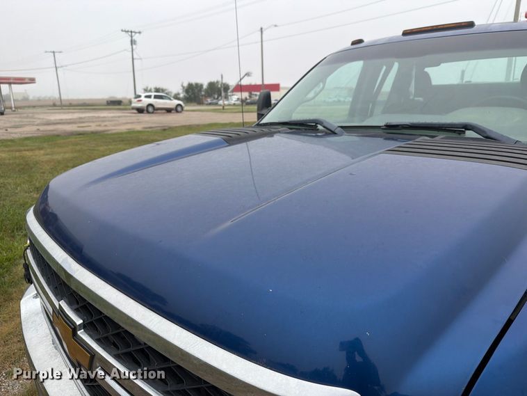 image for item DY3453 2012 Chevrolet Silverado 3500HD Ext. Cab utility bed pickup truck