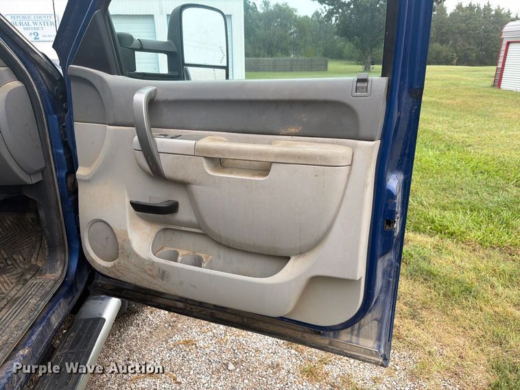 image for item DY3453 2012 Chevrolet Silverado 3500HD Ext. Cab utility bed pickup truck