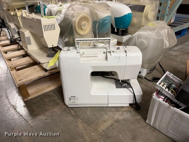 image for item DZ4911 (19) Singer sewing machines