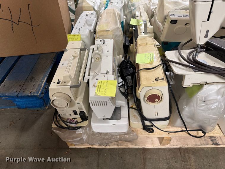 image for item DZ4911 (19) Singer sewing machines