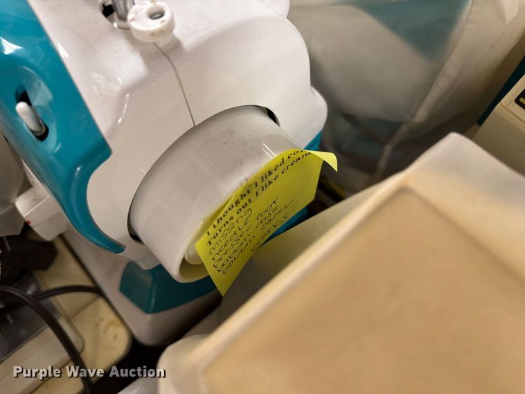 image for item DZ4911 (19) Singer sewing machines