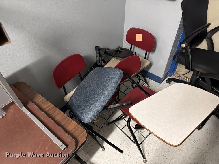 image for item DZ4917 Tables