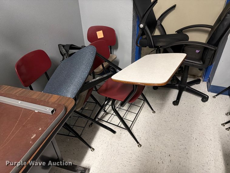 image for item DZ4917 Tables