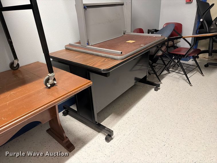 image for item DZ4917 Tables