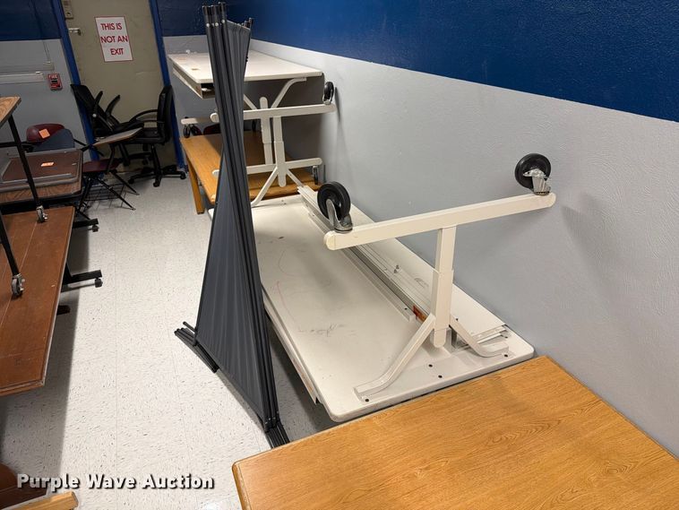 image for item DZ4917 Tables
