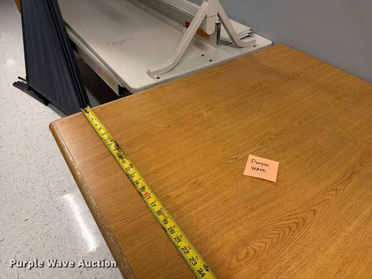 image for item DZ4917 Tables