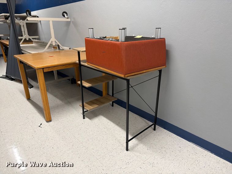 image for item DZ4917 Tables