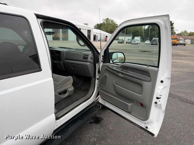 image for item EC4639 2002 Ford Excursion SUV