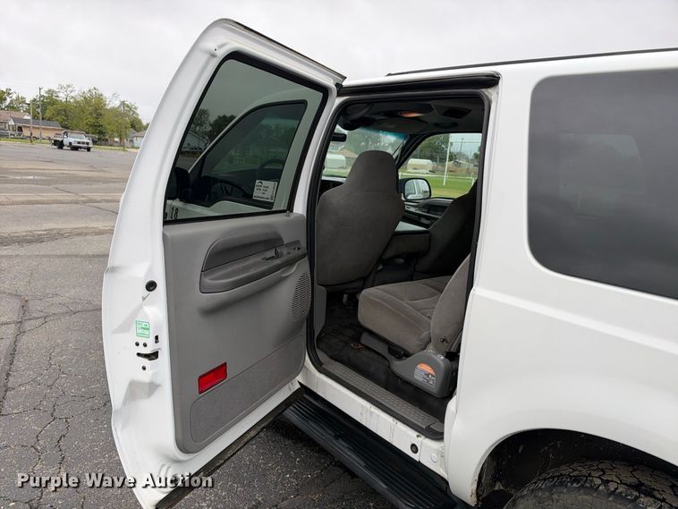 image for item EC4639 2002 Ford Excursion SUV