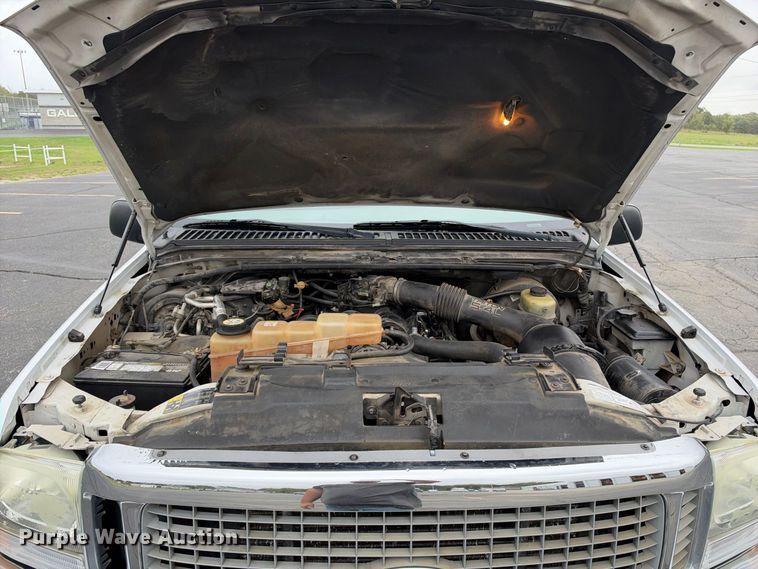 image for item EC4639 2002 Ford Excursion SUV