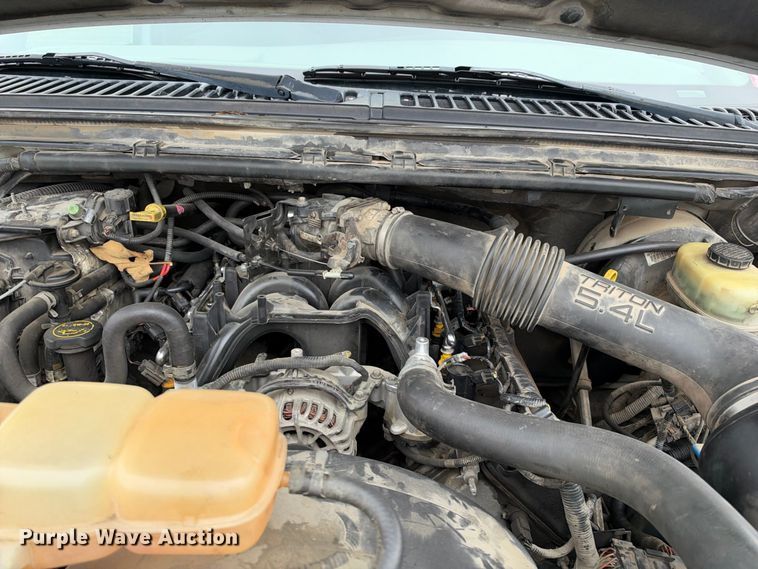 image for item EC4639 2002 Ford Excursion SUV