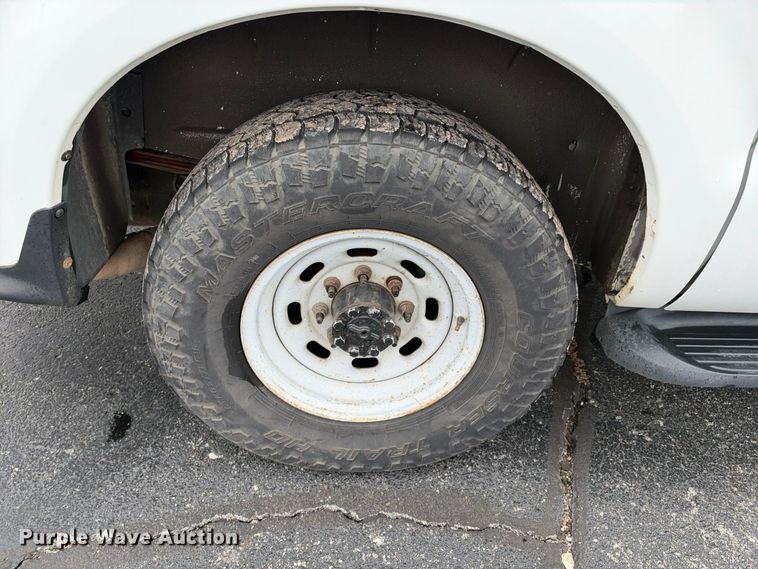 image for item EC4639 2002 Ford Excursion SUV