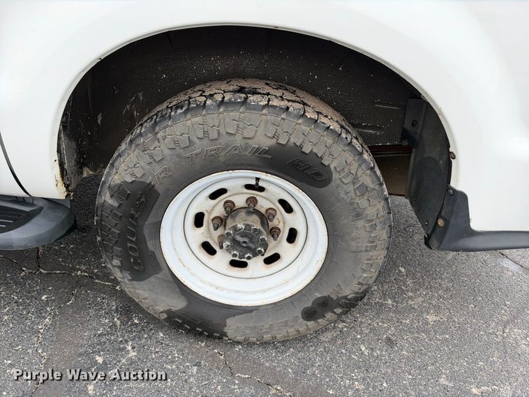 image for item EC4639 2002 Ford Excursion SUV